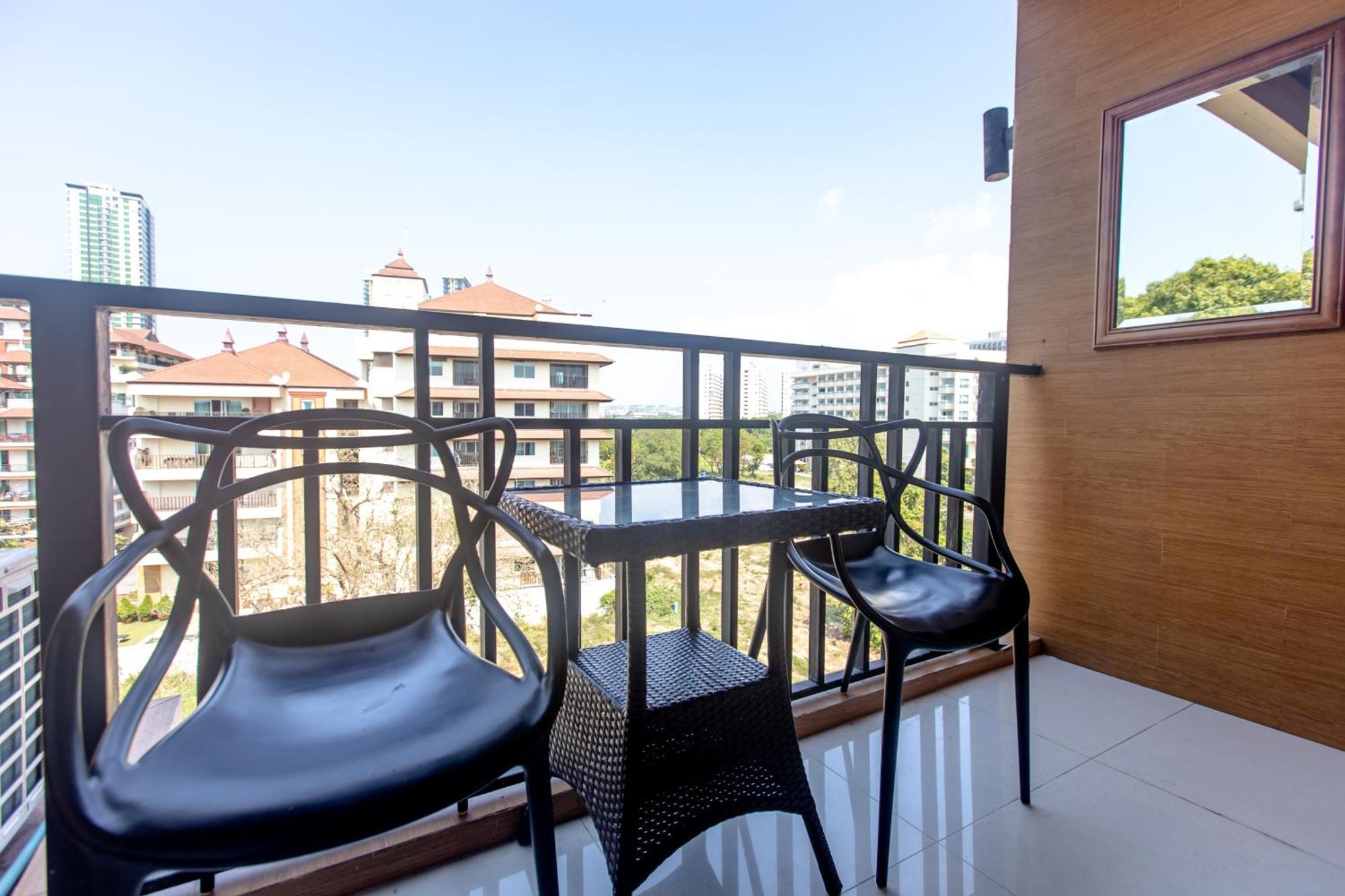 Sun Sky Resort Near Beach Jomtien Beach Exterior photo